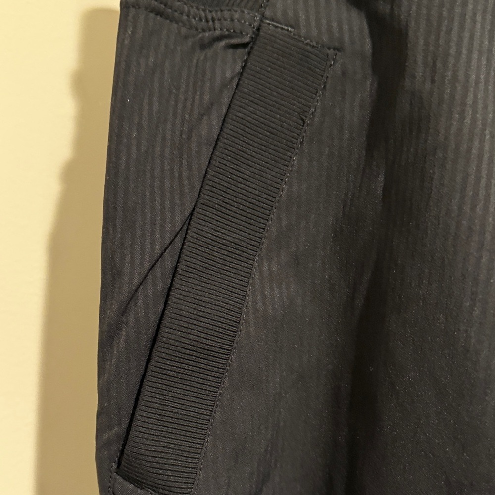 Lululemon Athletica Black Joggers Rare Find Size 4 New with Tags Amazing Deal - Picture 4 of 12